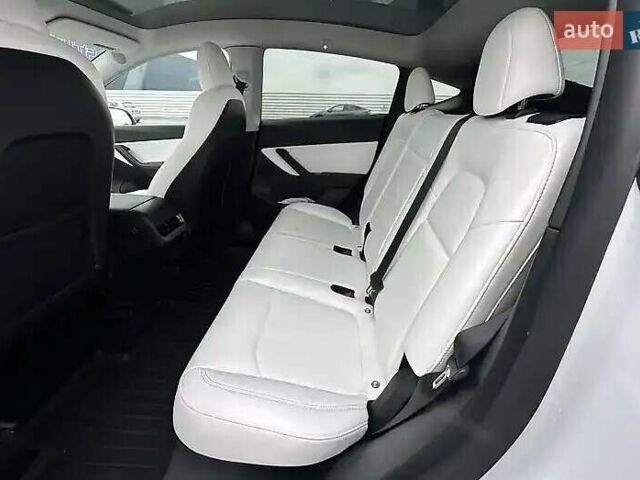 Белый Тесла Model Y, объемом двигателя 0 л и пробегом 98 тыс. км за 26500 $, фото 6 на Automoto.ua
