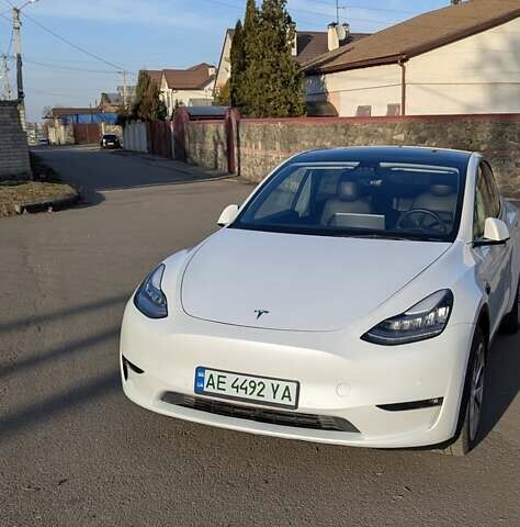 Білий Тесла Model Y, об'ємом двигуна 0 л та пробігом 101 тис. км за 23899 $, фото 1 на Automoto.ua