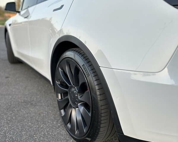 Белый Тесла Model Y, объемом двигателя 0 л и пробегом 51 тыс. км за 29500 $, фото 3 на Automoto.ua