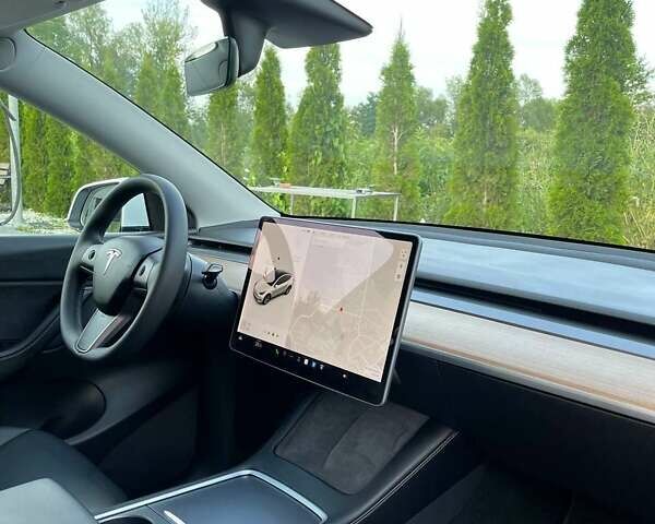 Белый Тесла Model Y, объемом двигателя 0 л и пробегом 16 тыс. км за 29900 $, фото 28 на Automoto.ua