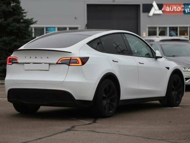 Белый Тесла Model Y, объемом двигателя 0 л и пробегом 121 тыс. км за 21900 $, фото 6 на Automoto.ua