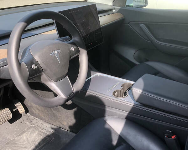 Белый Тесла Model Y, объемом двигателя 0 л и пробегом 25 тыс. км за 28100 $, фото 4 на Automoto.ua