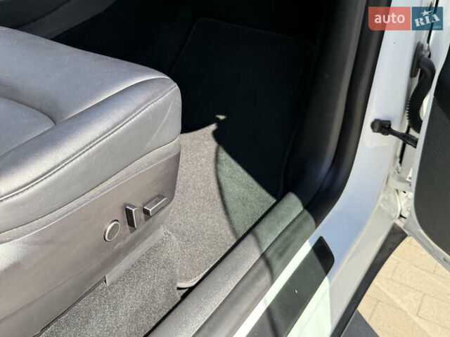 Белый Тесла Model Y, объемом двигателя 0 л и пробегом 110 тыс. км за 27750 $, фото 45 на Automoto.ua