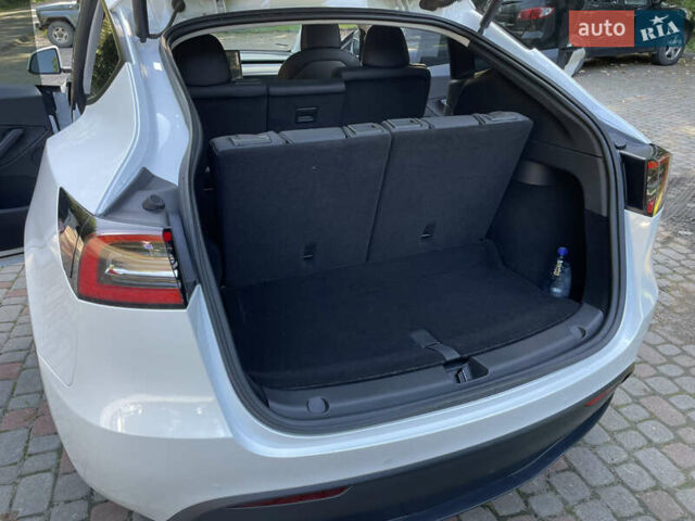 Білий Тесла Model Y, об'ємом двигуна 0 л та пробігом 13 тис. км за 25500 $, фото 5 на Automoto.ua