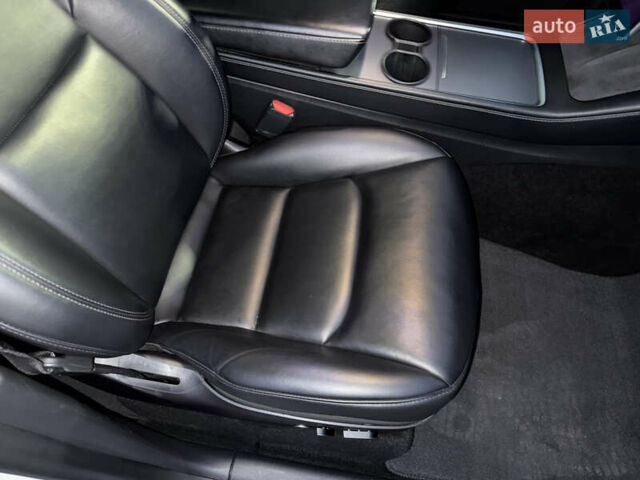 Белый Тесла Model Y, объемом двигателя 0 л и пробегом 128 тыс. км за 22600 $, фото 61 на Automoto.ua