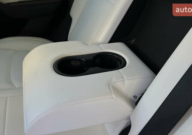 Белый Тесла Model Y, объемом двигателя 0 л и пробегом 88 тыс. км за 25700 $, фото 20 на Automoto.ua