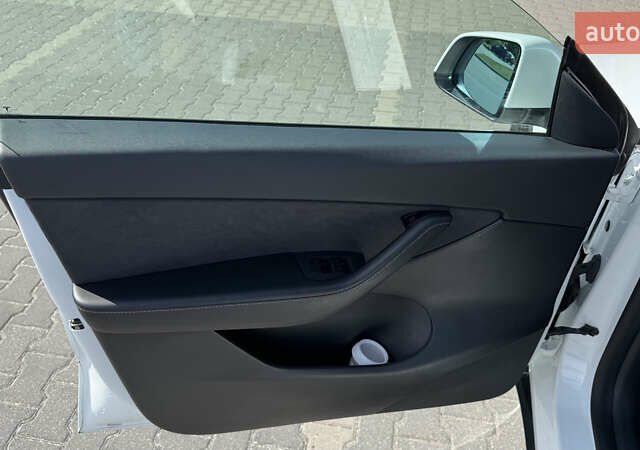 Белый Тесла Model Y, объемом двигателя 0 л и пробегом 44 тыс. км за 28500 $, фото 24 на Automoto.ua