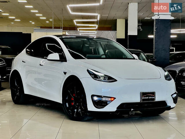 Білий Тесла Model Y, об'ємом двигуна 0 л та пробігом 74 тис. км за 24979 $, фото 2 на Automoto.ua