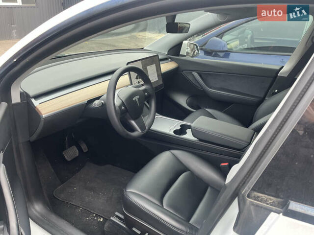 Білий Тесла Model Y, об'ємом двигуна 0 л та пробігом 56 тис. км за 25000 $, фото 7 на Automoto.ua