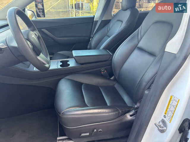 Белый Тесла Model Y, объемом двигателя 0 л и пробегом 23 тыс. км за 28000 $, фото 13 на Automoto.ua