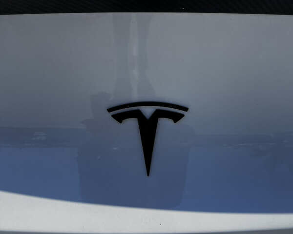 Белый Тесла Model Y, объемом двигателя 0 л и пробегом 61 тыс. км за 28000 $, фото 30 на Automoto.ua