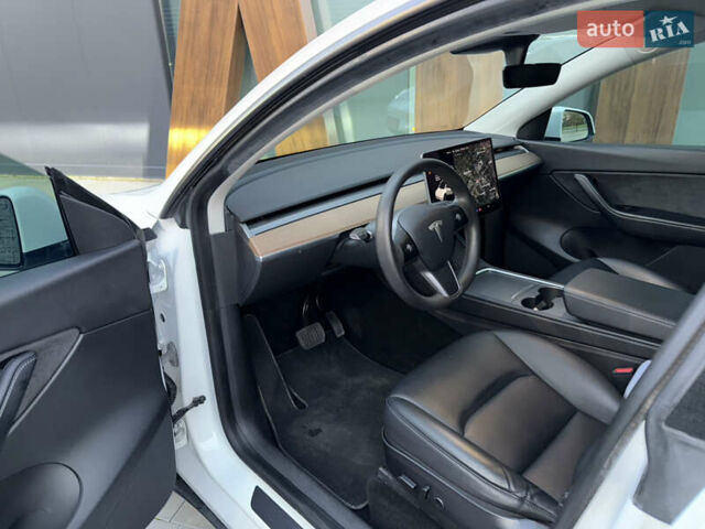 Білий Тесла Model Y, об'ємом двигуна 0 л та пробігом 166 тис. км за 21300 $, фото 13 на Automoto.ua