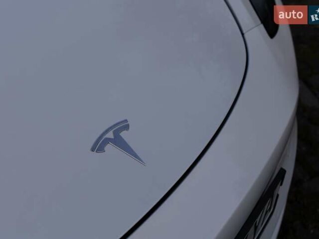 Белый Тесла Model Y, объемом двигателя 0 л и пробегом 103 тыс. км за 28400 $, фото 4 на Automoto.ua