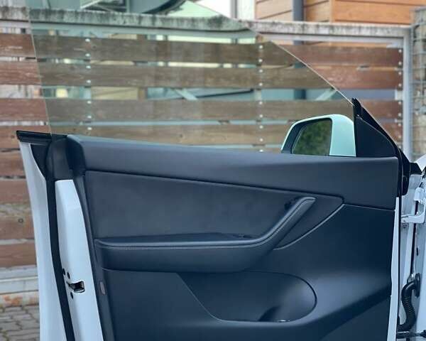 Белый Тесла Model Y, объемом двигателя 0 л и пробегом 56 тыс. км за 24980 $, фото 29 на Automoto.ua