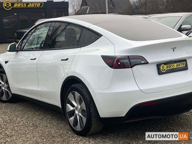 Белый Тесла Model Y, объемом двигателя 75 л и пробегом 45 тыс. км за 35999 $, фото 3 на Automoto.ua