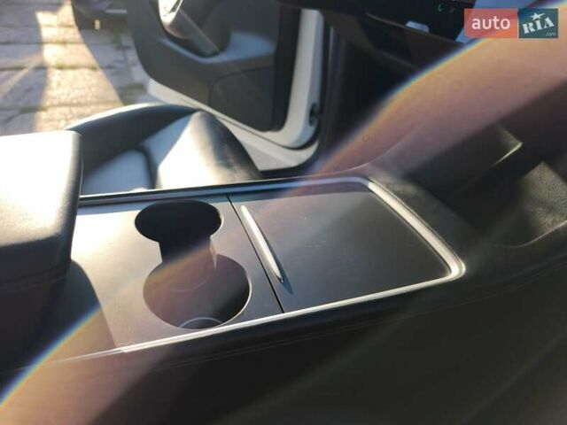 Білий Тесла Model Y, об'ємом двигуна 0 л та пробігом 86 тис. км за 25300 $, фото 11 на Automoto.ua