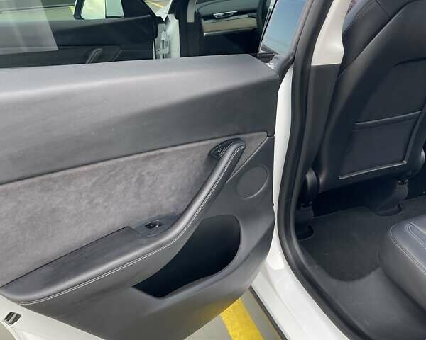 Білий Тесла Model Y, об'ємом двигуна 0 л та пробігом 119 тис. км за 23600 $, фото 13 на Automoto.ua
