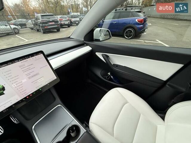 Белый Тесла Model Y, объемом двигателя 0 л и пробегом 80 тыс. км за 25500 $, фото 25 на Automoto.ua