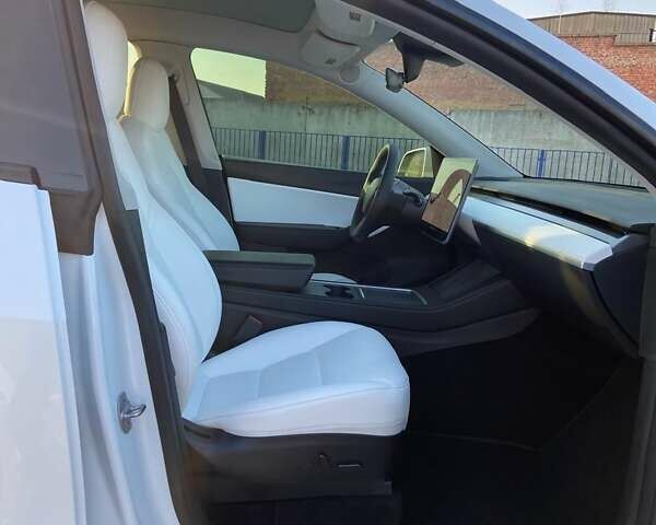 Білий Тесла Model Y, об'ємом двигуна 0 л та пробігом 41 тис. км за 24500 $, фото 11 на Automoto.ua