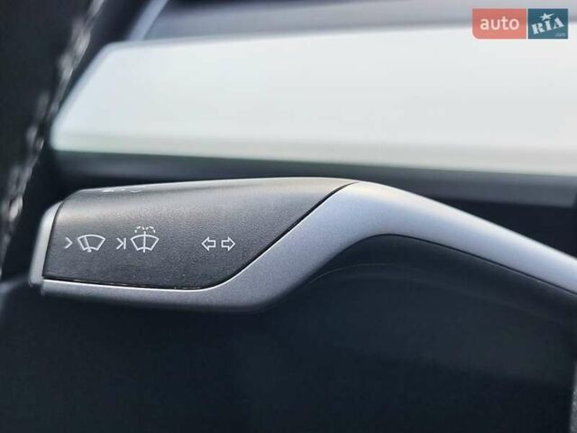 Белый Тесла Model Y, объемом двигателя 0 л и пробегом 98 тыс. км за 26499 $, фото 27 на Automoto.ua