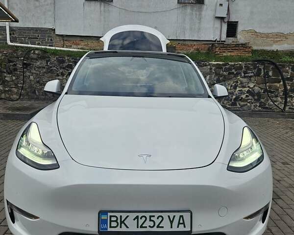 Тесла Model Y 2021 в Ровно на Automoto.ua Белый Тесла Model Y, объемом двигателя 0 л и пробегом 133 тыс. км за 22000 $, фото 28 на Automoto.ua