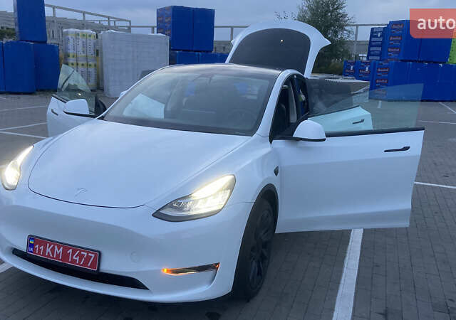 Белый Тесла Model Y, объемом двигателя 0 л и пробегом 81 тыс. км за 25000 $, фото 5 на Automoto.ua