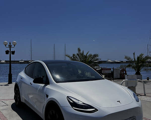 Белый Тесла Model Y, объемом двигателя 0 л и пробегом 61 тыс. км за 28000 $, фото 2 на Automoto.ua