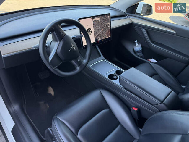 Белый Тесла Model Y, объемом двигателя 0 л и пробегом 120 тыс. км за 32500 $, фото 3 на Automoto.ua