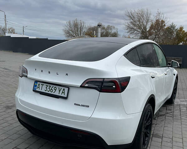 Белый Тесла Model Y, объемом двигателя 0 л и пробегом 55 тыс. км за 28000 $, фото 4 на Automoto.ua