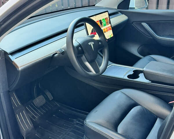 Білий Тесла Model Y, об'ємом двигуна 0 л та пробігом 31 тис. км за 33300 $, фото 2 на Automoto.ua