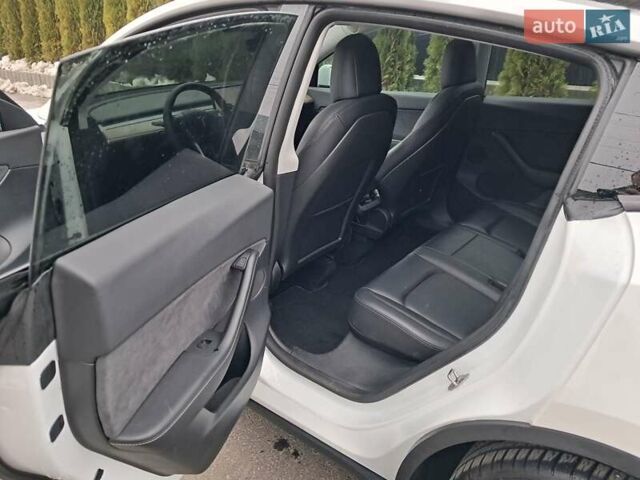 Белый Тесла Model Y, объемом двигателя 0 л и пробегом 39 тыс. км за 26000 $, фото 9 на Automoto.ua