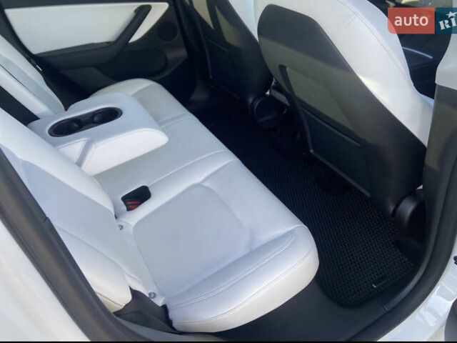 Белый Тесла Model Y, объемом двигателя 0 л и пробегом 20 тыс. км за 38000 $, фото 11 на Automoto.ua