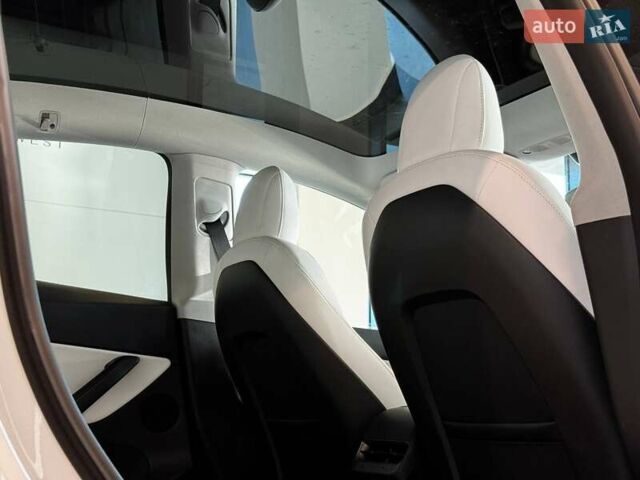 Белый Тесла Model Y, объемом двигателя 0 л и пробегом 1 тыс. км за 29500 $, фото 25 на Automoto.ua