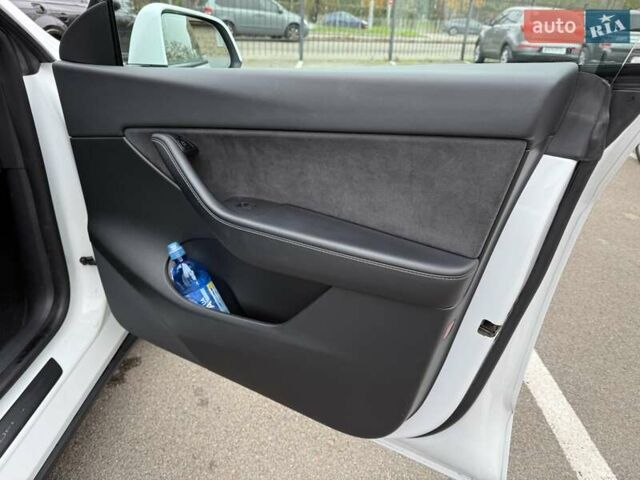 Белый Тесла Model Y, объемом двигателя 0 л и пробегом 68 тыс. км за 24900 $, фото 19 на Automoto.ua