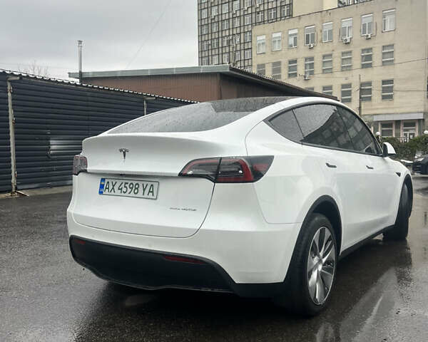 Белый Тесла Model Y, объемом двигателя 0 л и пробегом 28 тыс. км за 26500 $, фото 2 на Automoto.ua