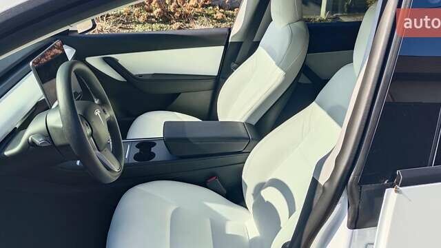 Белый Тесла Model Y, объемом двигателя 0 л и пробегом 38 тыс. км за 34200 $, фото 7 на Automoto.ua