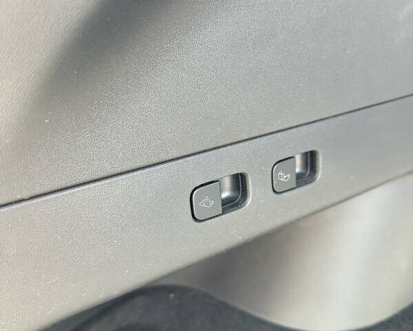 Тесла Model Y 2021 в Киеве на Automoto.ua Белый Тесла Model Y, объемом двигателя 0 л и пробегом 117 тыс. км за 35000 $, фото 25 на Automoto.ua