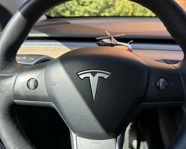 Тесла Model Y 2021 в Киеве на Automoto.ua Белый Тесла Model Y, объемом двигателя 0 л и пробегом 117 тыс. км за 35000 $, фото 21 на Automoto.ua