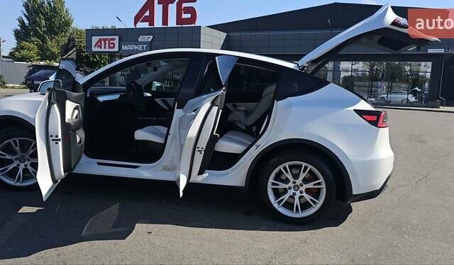 Белый Тесла Model Y, объемом двигателя 0 л и пробегом 119 тыс. км за 24000 $, фото 6 на Automoto.ua
