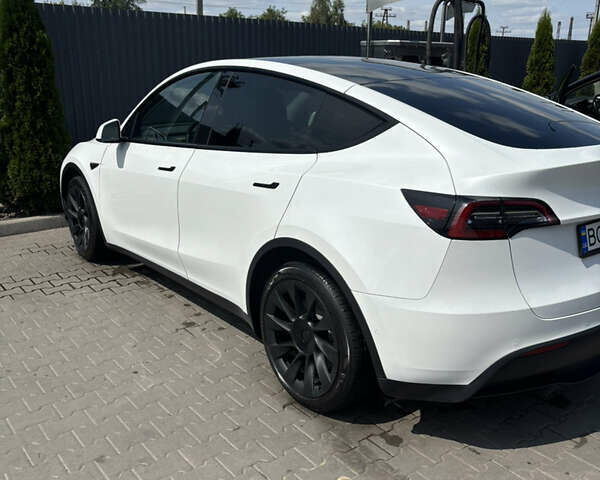 Белый Тесла Model Y, объемом двигателя 0 л и пробегом 65 тыс. км за 22800 $, фото 1 на Automoto.ua