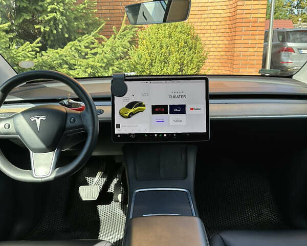 Тесла Model Y 2021 в Киеве на Automoto.ua Белый Тесла Model Y, объемом двигателя 0 л и пробегом 117 тыс. км за 35000 $, фото 23 на Automoto.ua