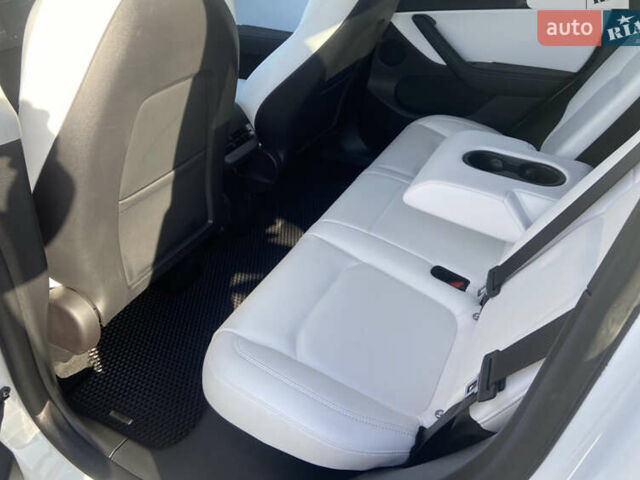 Белый Тесла Model Y, объемом двигателя 0 л и пробегом 20 тыс. км за 38000 $, фото 9 на Automoto.ua