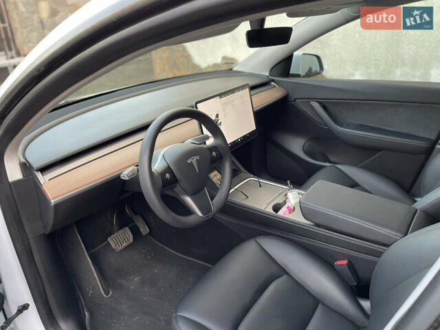 Білий Тесла Model Y, об'ємом двигуна 0 л та пробігом 13 тис. км за 25500 $, фото 25 на Automoto.ua