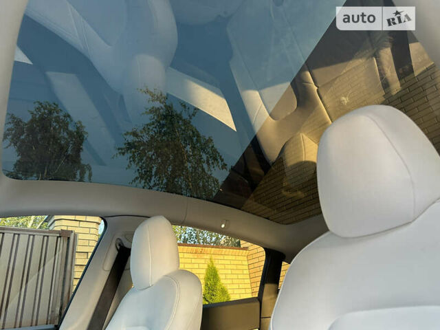 Белый Тесла Model Y, объемом двигателя 0 л и пробегом 31 тыс. км за 26900 $, фото 6 на Automoto.ua