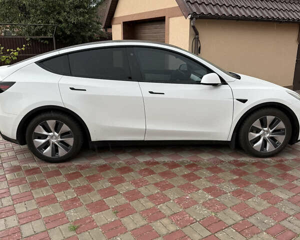 Белый Тесла Model Y, объемом двигателя 0 л и пробегом 166 тыс. км за 23000 $, фото 1 на Automoto.ua