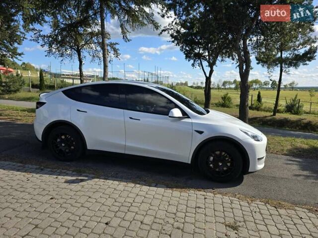 Белый Тесла Model Y, объемом двигателя 0 л и пробегом 109 тыс. км за 22000 $, фото 92 на Automoto.ua