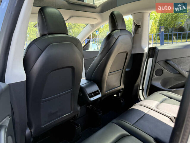 Белый Тесла Model Y, объемом двигателя 0 л и пробегом 110 тыс. км за 27750 $, фото 32 на Automoto.ua