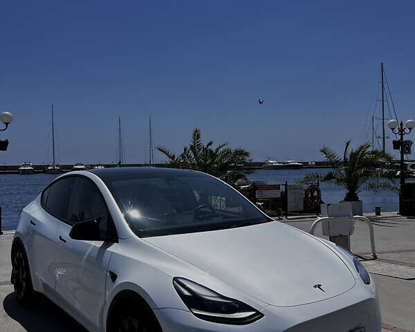Белый Тесла Model Y, объемом двигателя 0 л и пробегом 61 тыс. км за 28000 $, фото 4 на Automoto.ua