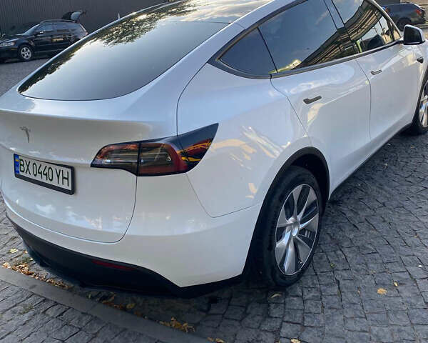 Белый Тесла Model Y, объемом двигателя 0 л и пробегом 67 тыс. км за 27500 $, фото 3 на Automoto.ua