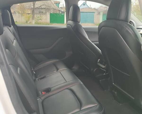 Белый Тесла Model Y, объемом двигателя 0 л и пробегом 59 тыс. км за 25999 $, фото 12 на Automoto.ua